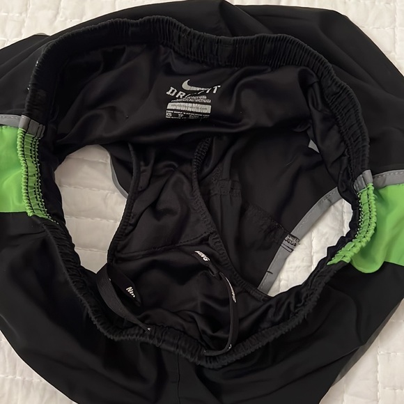 NIKE DRI-FIT LINED RUNNING SHORTS SIZE XS - Picture 5 of 7